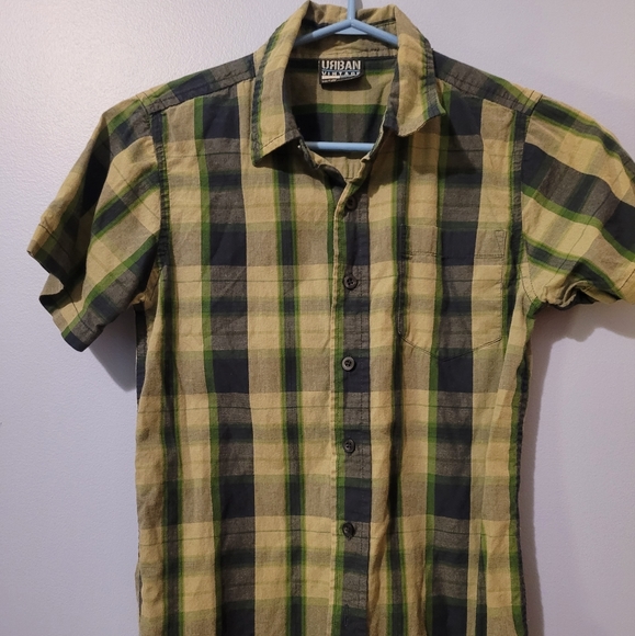 Boys Button Down Short Sleeze Shirt - Picture 1 of 2